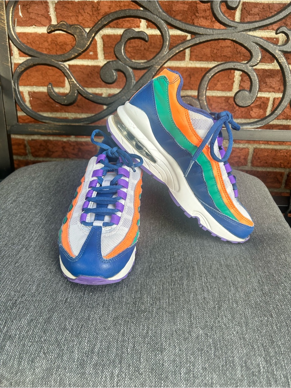 Nike Air Max 95 Unisex Kids Low Top Lace Up Cushioned , size 4 y,Blue Multi